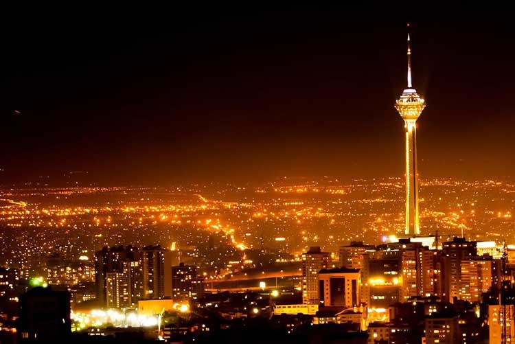 سفر به تهران و برج میلاد در شب